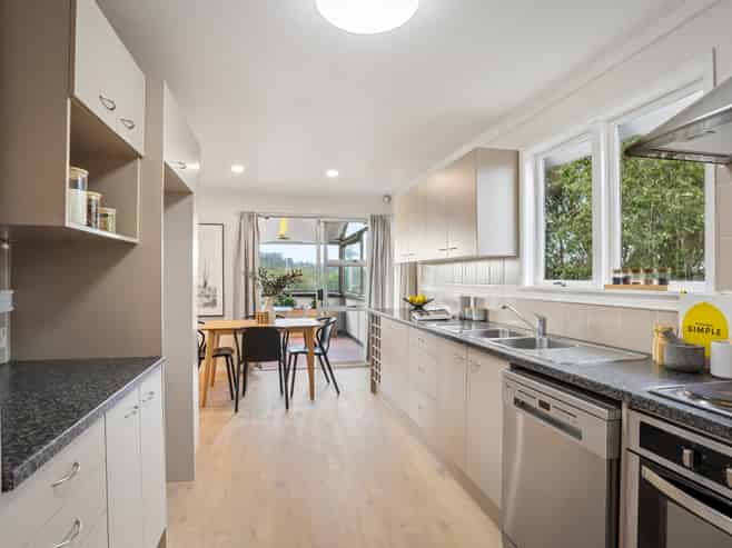 16 Roick Parade, Glen Eden