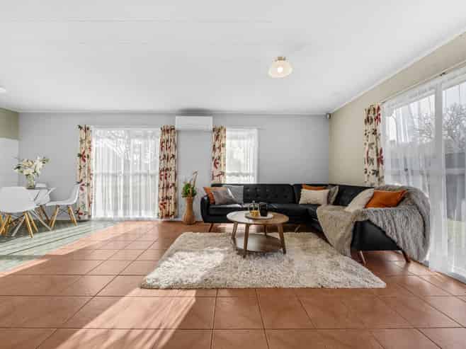 9 Chibnall Place, Conifer Grove