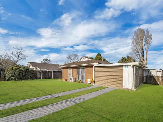 9 Chibnall Place, Conifer Grove