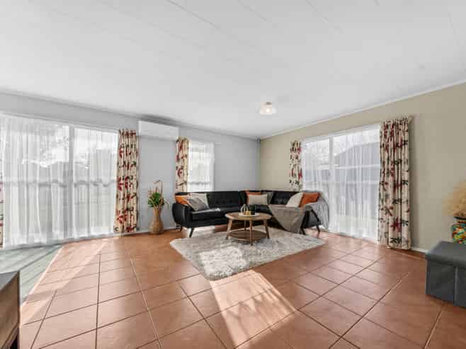 9 Chibnall Place, Conifer Grove