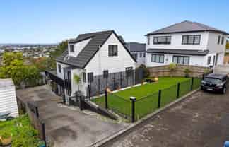 135 Sunset Road, Totara Vale
