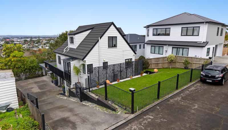 135 Sunset Road, Totara Vale