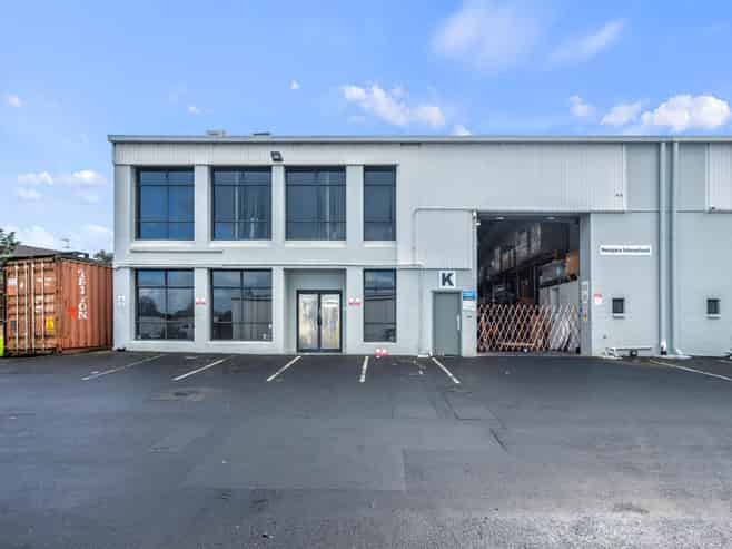 Mt Wellington Industrial with Vacant Possession