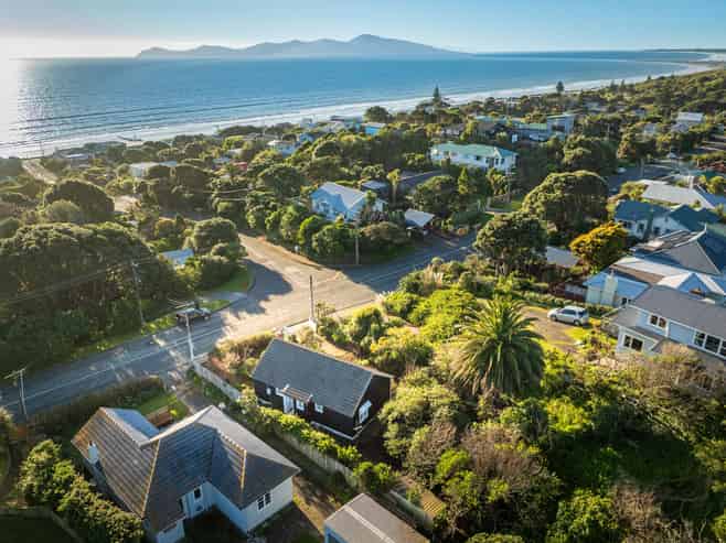 134 Wellington Road, Paekakariki