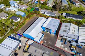 1,369sqm industrial wtih surplus yard space
