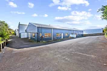 1,369sqm industrial wtih surplus yard space