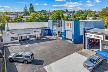 1,369sqm industrial wtih surplus yard space