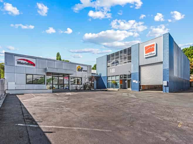 1,369sqm industrial with surplus yard space
