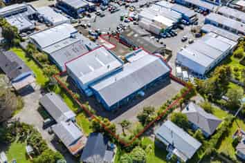 1,369sqm industrial wtih surplus yard space