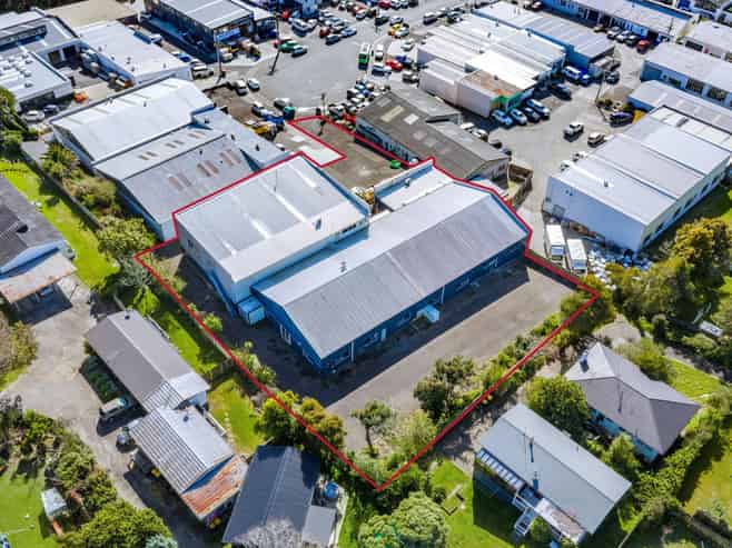 1,369sqm industrial with surplus yard space