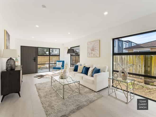 2/113 Porchester Road, Papakura