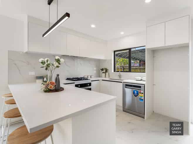 2/113 Porchester Road, Papakura