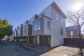 1/3 Grove Road, Addington