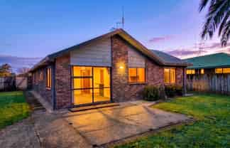 27 Newfield Drive, Fairview Downs