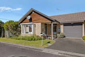 14/262 Centreway Road, Orewa