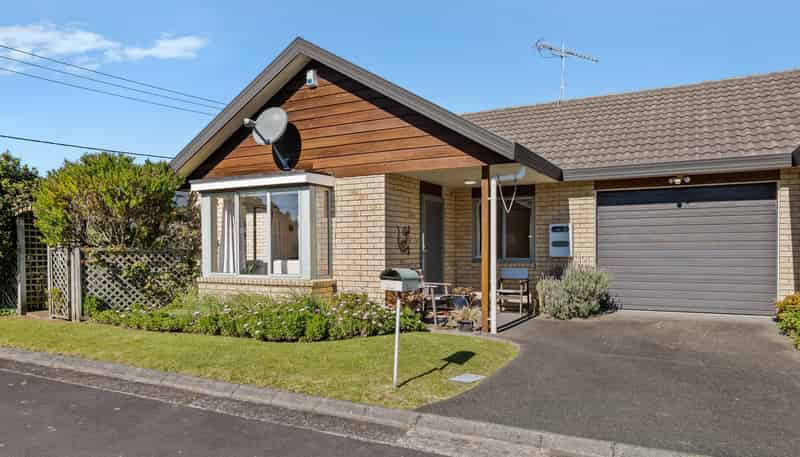 14/262 Centreway Road, Orewa