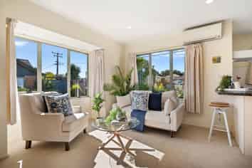 14/262 Centreway Road, Orewa