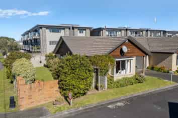 14/262 Centreway Road, Orewa