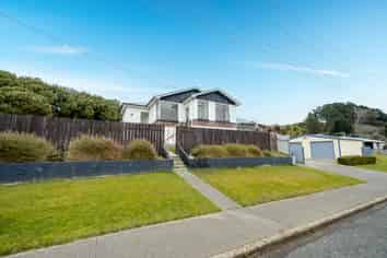 34 Theodore Street, Bluff