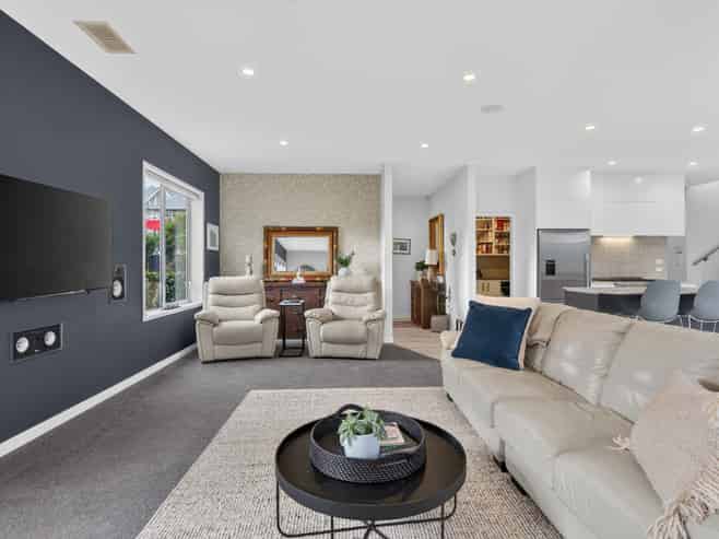 122D Waterloo Road, Hutt Central