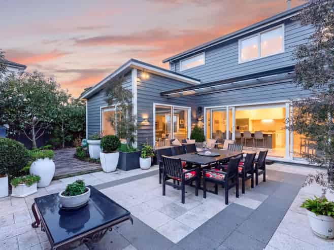 122D Waterloo Road, Hutt Central