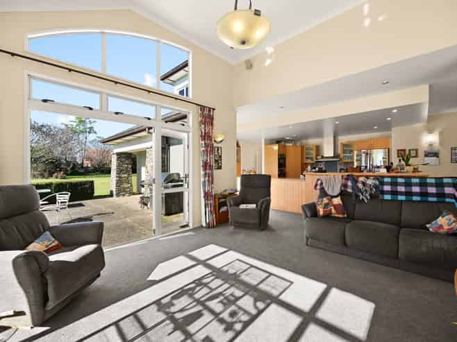 270 Holmwood Drive, Ngahinapouri