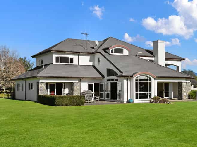 270 Holmwood Drive, Ngahinapouri