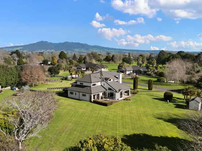 270 Holmwood Drive, Ngahinapouri
