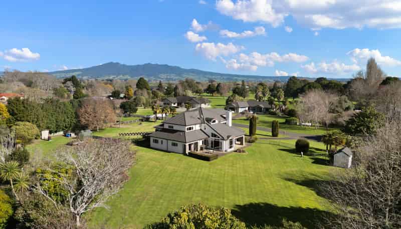 270 Holmwood Drive, Ngahinapouri