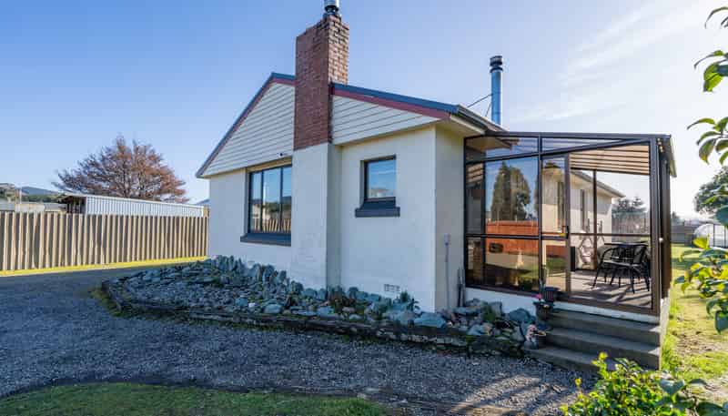 9 Russell Esplanade, Otautau