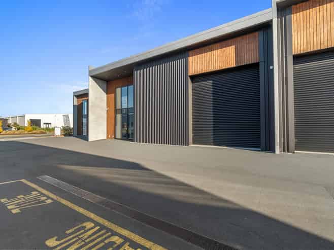 Modern, practical industrial premises