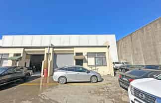 AFFORDABLE 84M² WIRI WAREHOUSE
