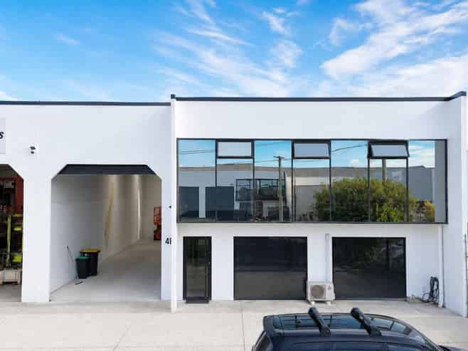 Warehouse, office and live-work accommodation