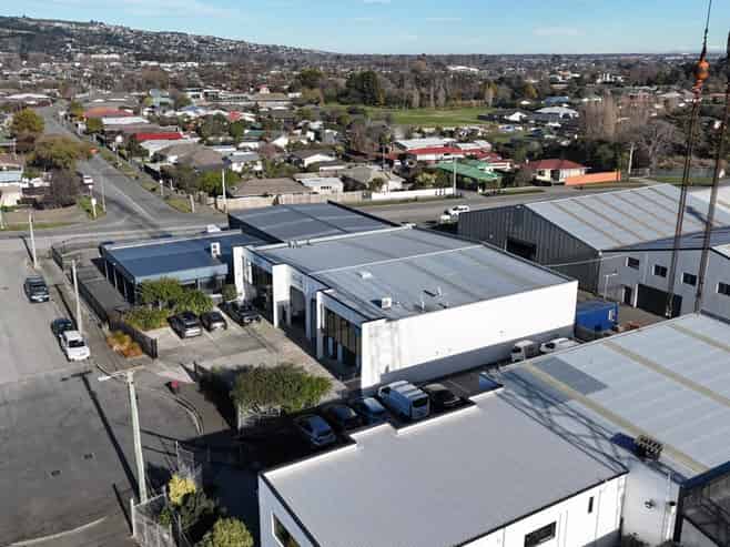 Warehouse, office and live-work accommodation