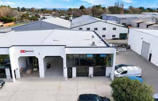 Warehouse, office and live-work accommodation