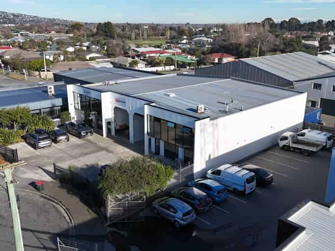 Warehouse, office and live-work accommodation