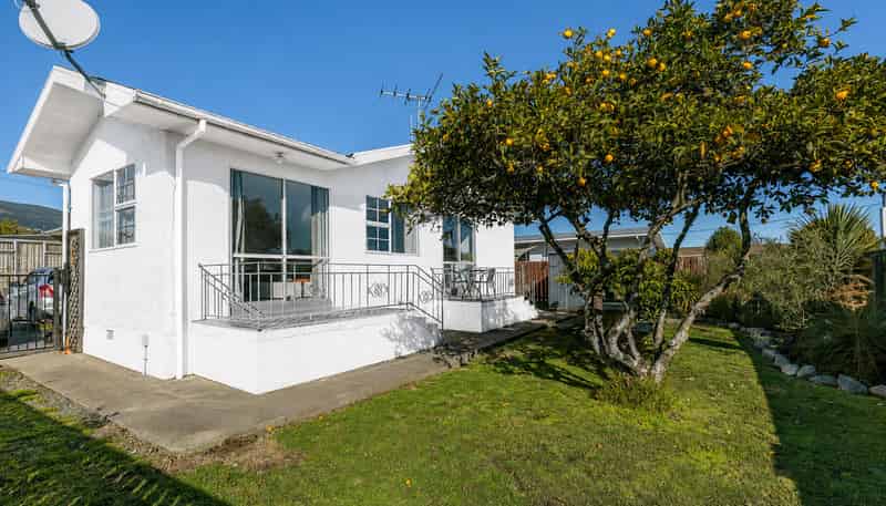 2/120 Nayland Road, Stoke