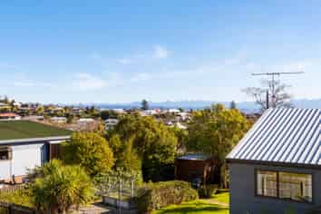 9 Farnham Drive, Richmond