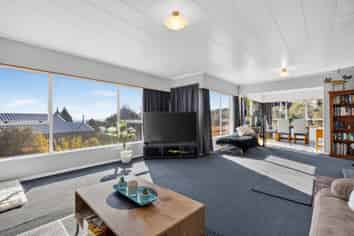 9 Farnham Drive, Richmond