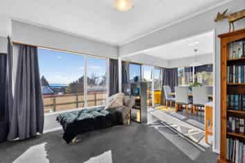 9 Farnham Drive, Richmond