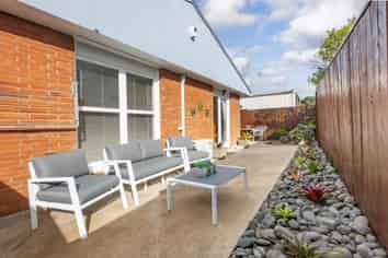 1/16 Longbill Place, Glendene