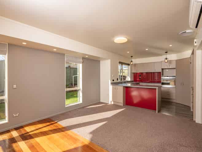 8 Elsa Kidson Court, Stoke