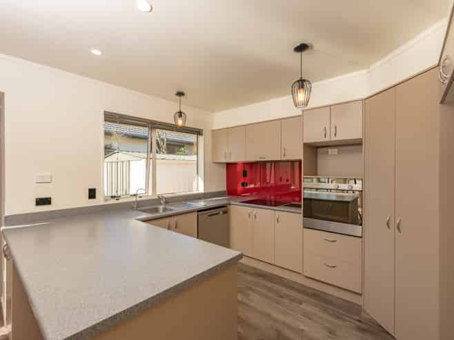 8 Elsa Kidson Court, Stoke