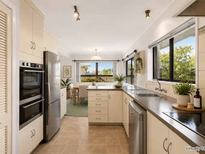 6 Lionel Sharp Place, Pukekohe