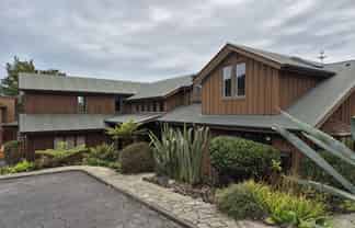 1 The Knoll, Greenhithe