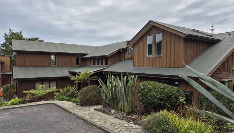 1 The Knoll, Greenhithe