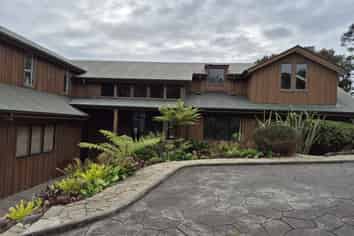 1 The Knoll, Greenhithe
