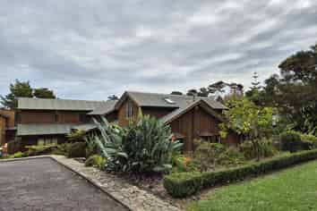 1 The Knoll, Greenhithe