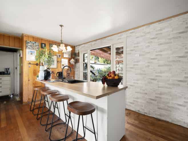 216 Henderson Valley Road, Henderson
