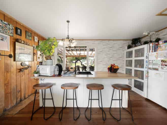 216 Henderson Valley Road, Henderson